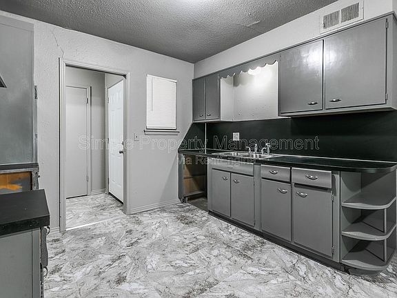 4th image of 249 NW 82nd St