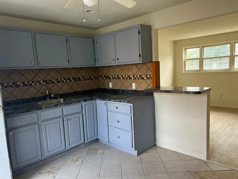 665 Garden St — Photo 2