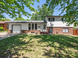 826 N Country Acres Ave, Wichita, KS 67212