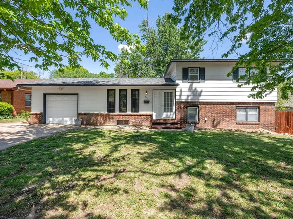 826 N Country Acres Ave, Wichita, KS 67212