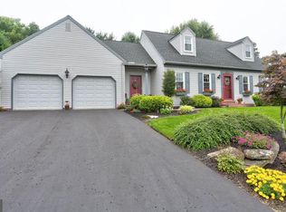 1350 Hickory Run Dr, Elizabethtown, PA 17022
