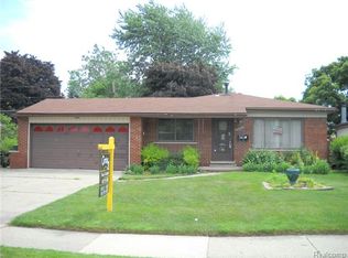 42126 Montroy Dr, Sterling Heights, MI 48313