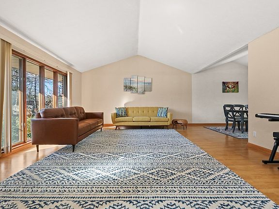 2nd image of 32420 Tracy Ln