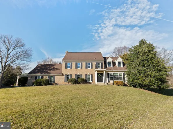 11910 Holly Spring Dr, Great Falls, VA 22066