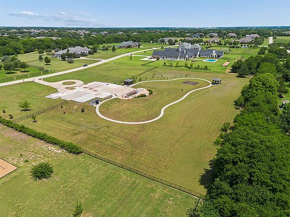 3rd image of 2400 Whispering Acres Ln