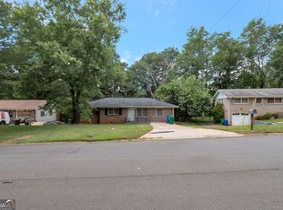 904 Pine Roc Dr, Stone Mountain, GA 30083