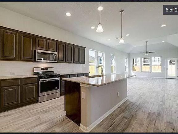 2nd image of 925 Centerra Hills Cir