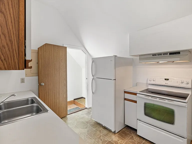 113 Warren St — Photo 6