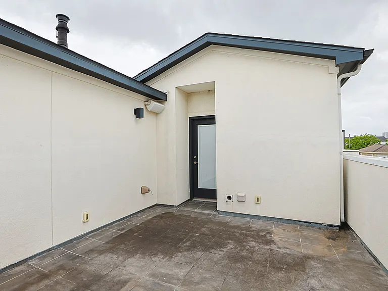 2212 Stuart St — Photo 34