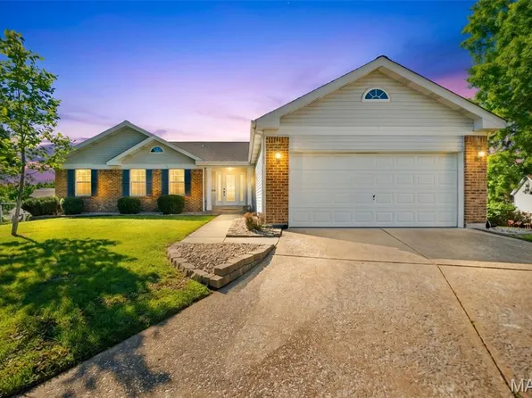 3 Riesling Ct, Saint Charles, MO 63304