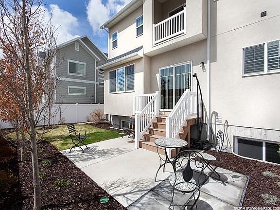 3rd image of 594 Park Plaza Pl
