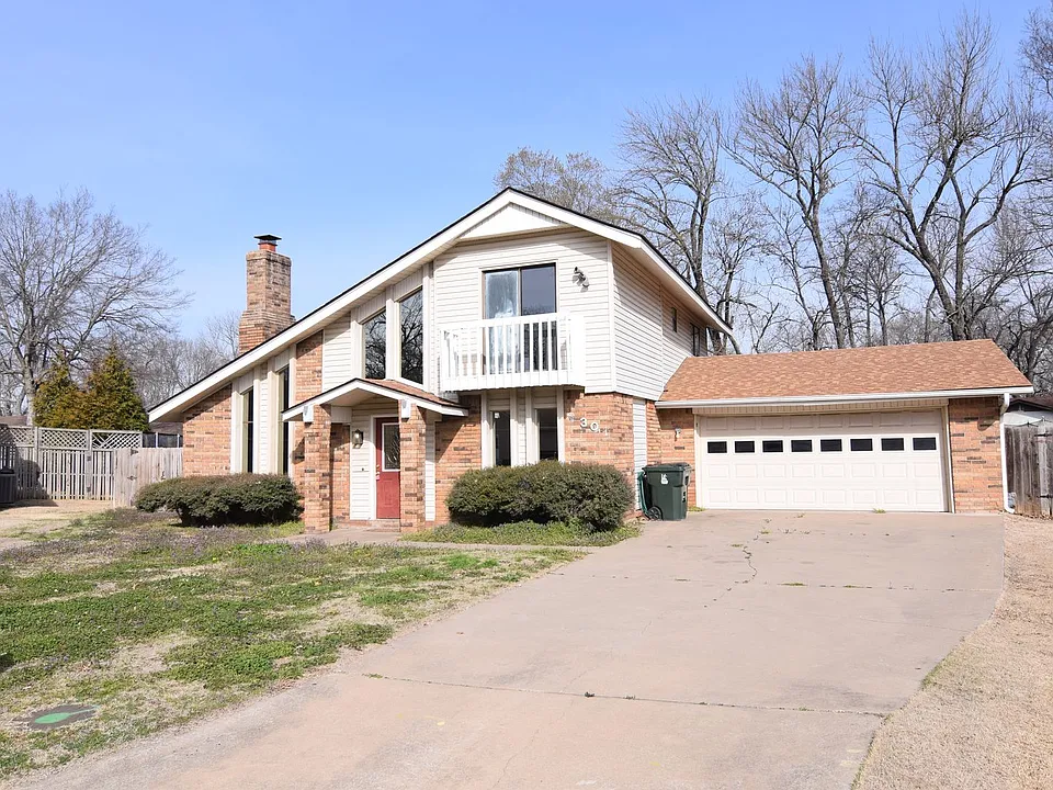 3301 Erin Oaks Ct