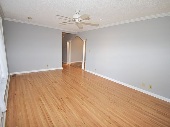 3rd image of 2136 Memorial Dr