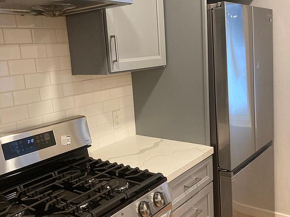 4th image of 1855 Oak St #1
