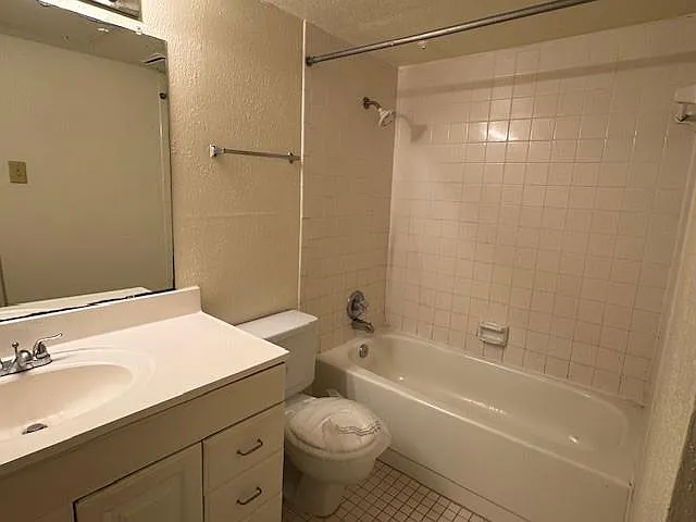Photo 2 of 15 - 9101 Country Creek Dr #308 - Houston, TX Building Photo - 9101 Country Creek Dr #308