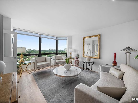 2nd image of 900 Palisade Ave APT 17K