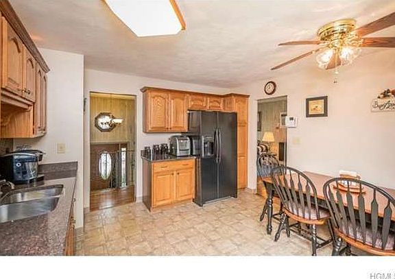 5th image of 31 Scott Dr