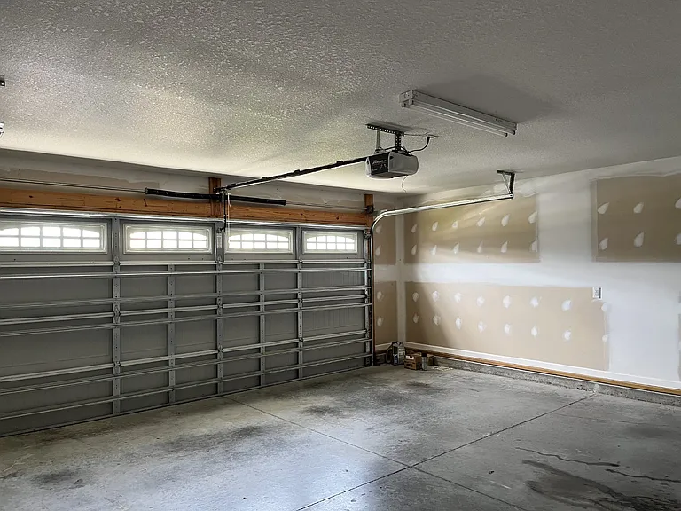 111 Cavalier Dr — Photo 28
