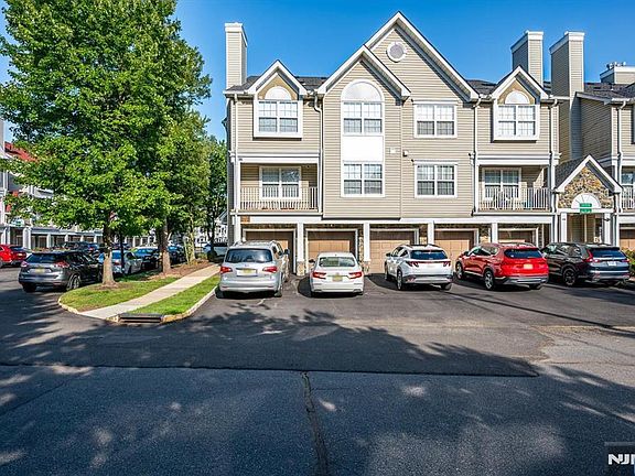 3rd image of 202 Prestwick Way Unit 202