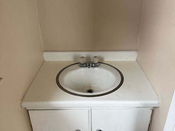 3rd image of 1131 E 38th St #2