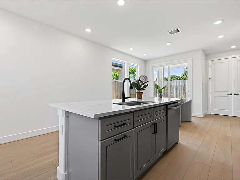 702 Sonfield Dr — Photo 18