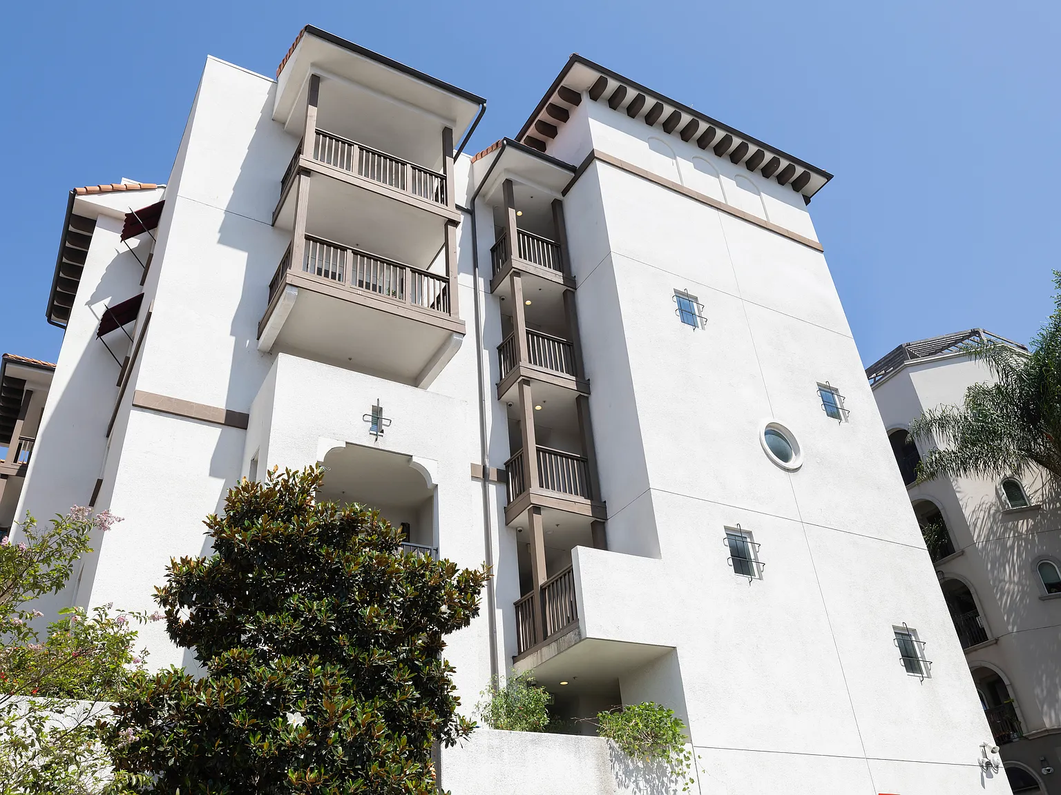 Bonnie Brae Apartments — Photo 2