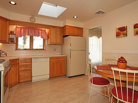 Bright Eat in kitchen