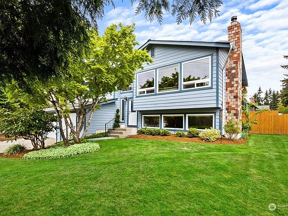Lush green yard with sprinkler system.>