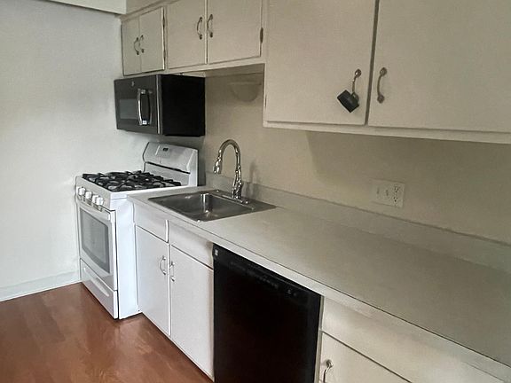 5th image of 10 Wayne Ter APT 12