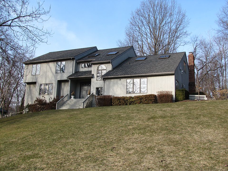 1st image of 8 Boniello Dr