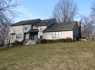 8 Boniello Dr, Somers, NY 10589