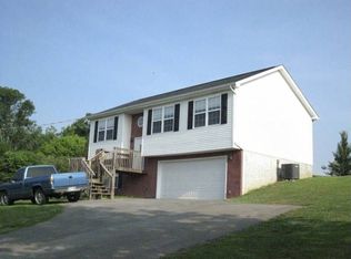 1220 Sandstone Ln, Dandridge, TN 37725