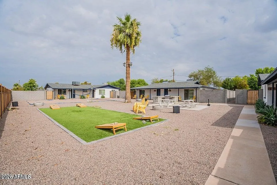 2 bed, 1.0 bath, 800 sqft, $1,495 — Photo 2