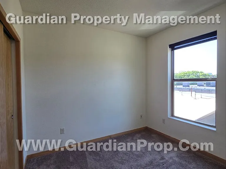811 4th St SE #310 — Photo 5