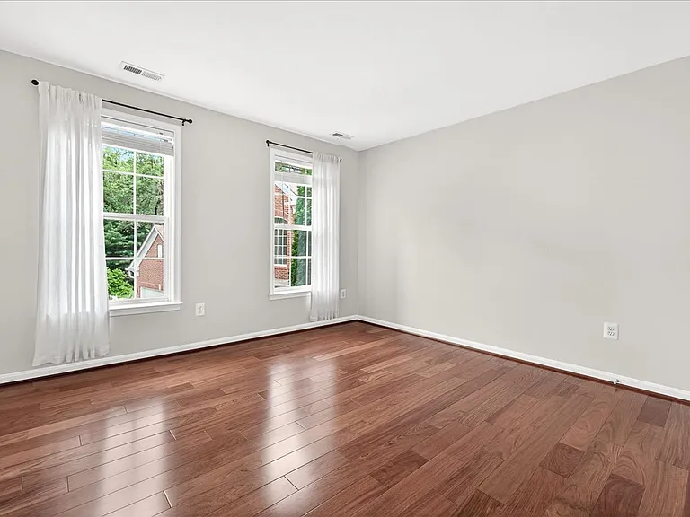 9938 Timberknoll Ln — Photo 26