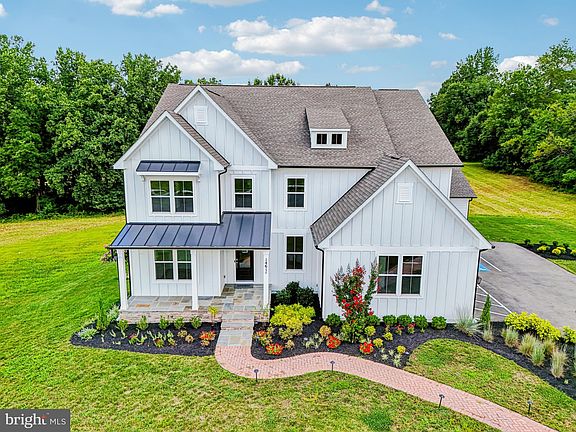 3rd image of 14611 Seneca Farm Ln