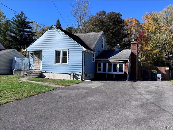 126 Van Mara Dr, North Syracuse, NY 13212