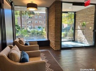 75 Knightsbridge Rd APT 1H, Great Neck, NY 11021