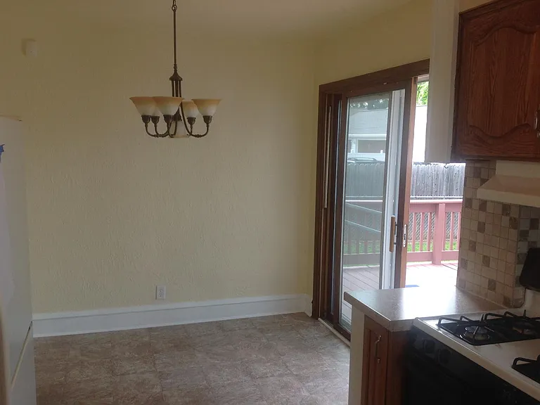 1118 W Summer St — Photo 6