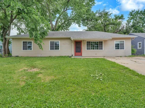 3379 SW Kirklawn Ave, Topeka, KS 66611