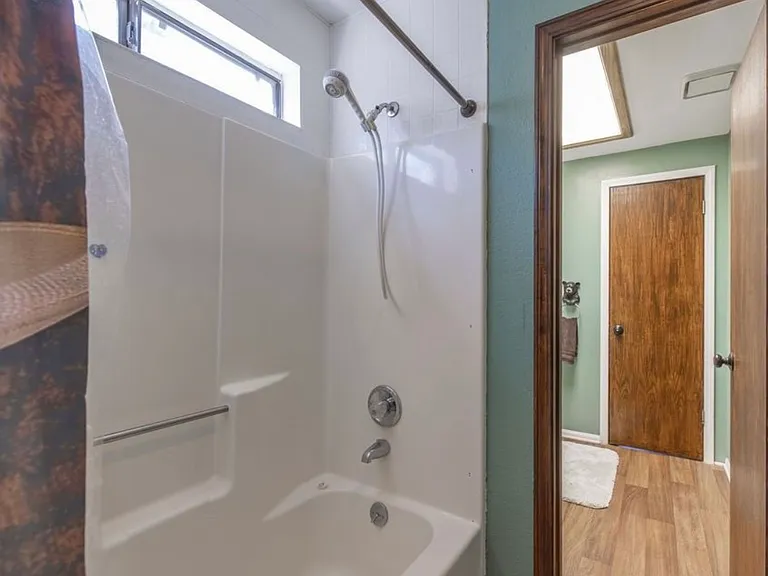 630 Holmes Ln — Photo 6