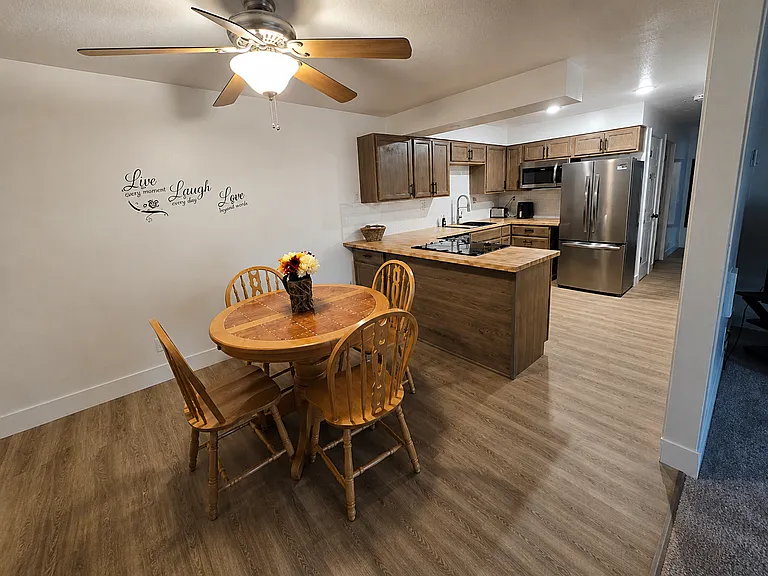 220 N Fanning Ave — Photo 3