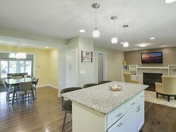 2nd image of 442 Wedgewood Dr