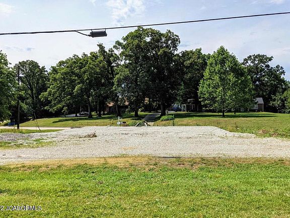 2nd image of 3227 Country Club Dr