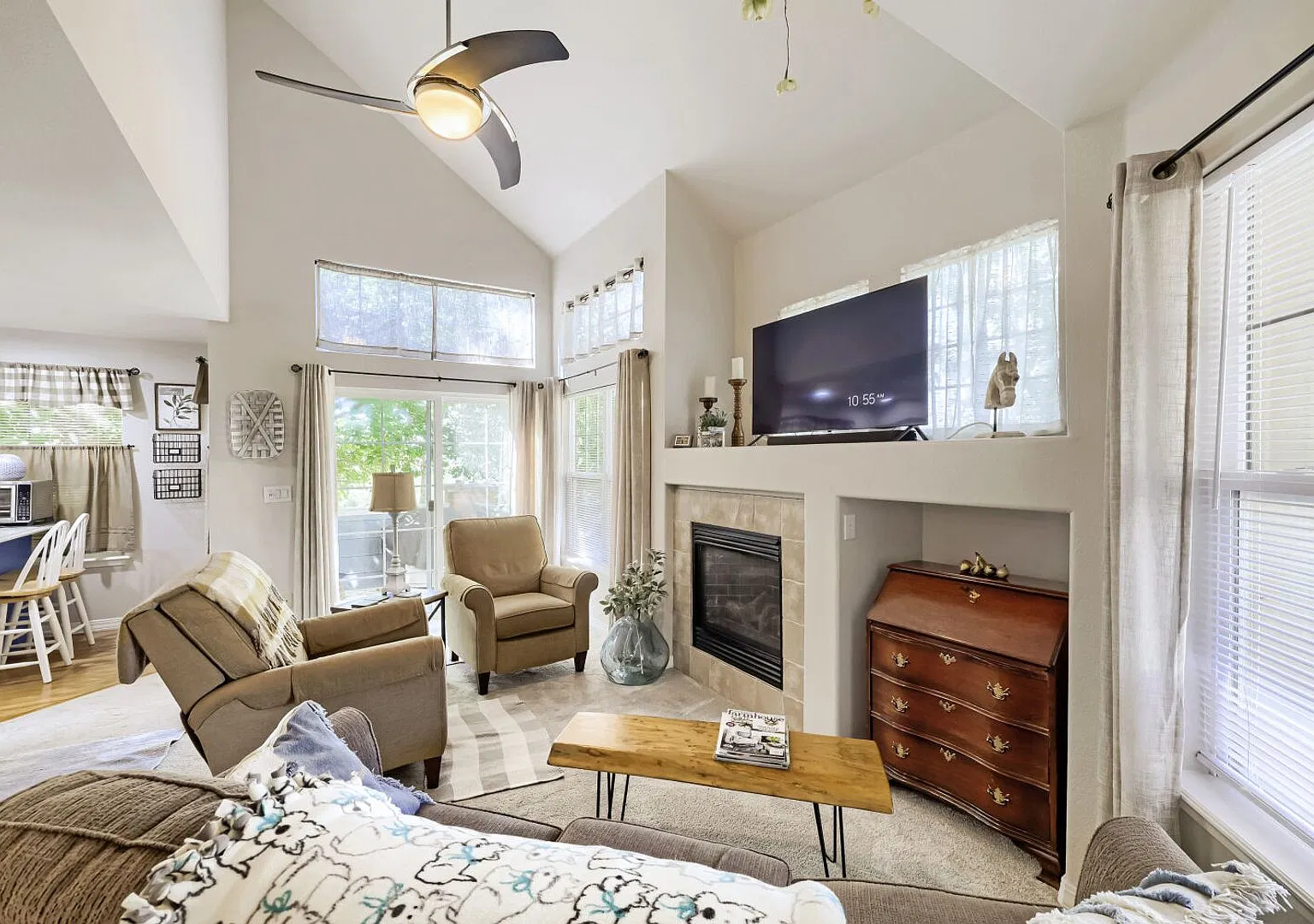 Comfortable 2BR Townhome | Easy Denver & Boulder — Photo 1