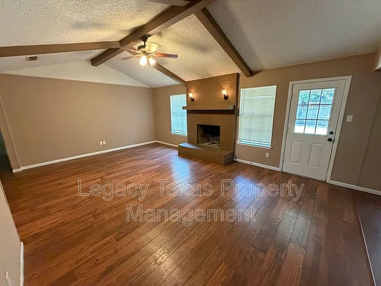 513 Willow Cir W — Photo 7