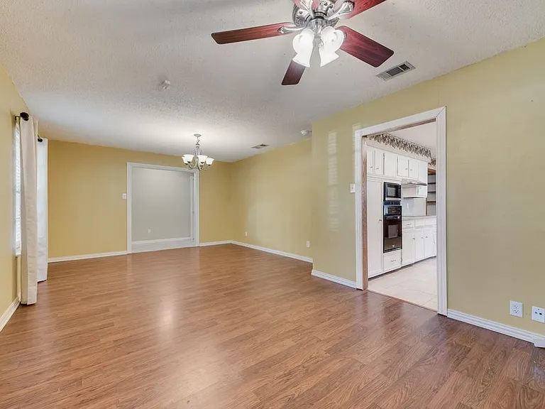 3000 Monties Ln — Photo 5
