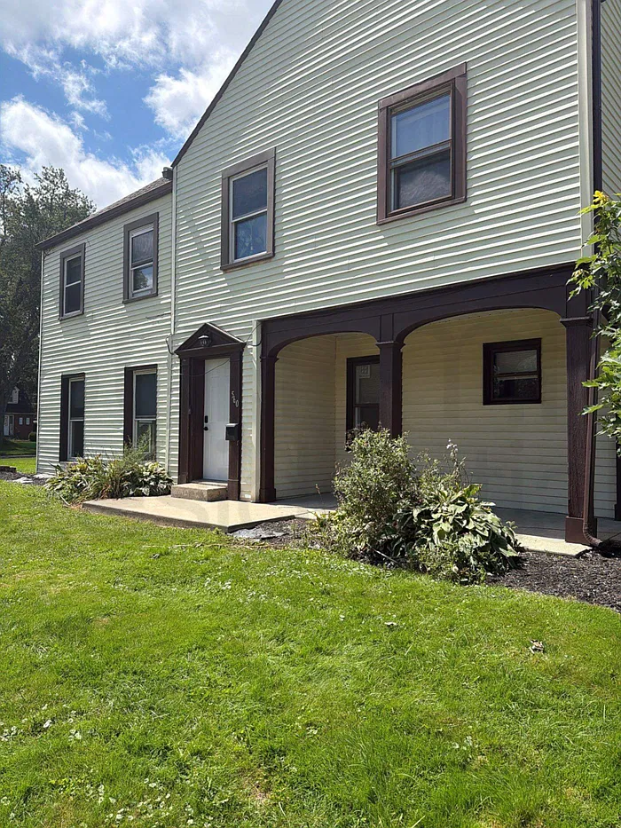 2 bed, 1.0 bath, 657 sqft, $1,145 — Photo 1