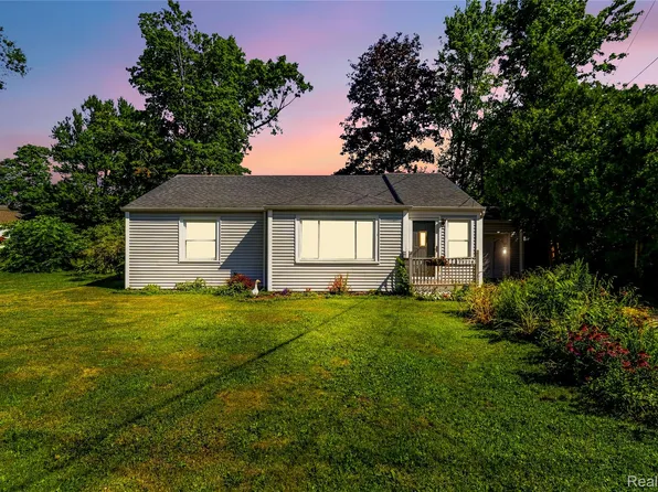 35279 Potter St, Memphis, MI 48041