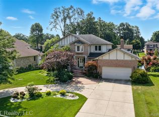1142 E South Blvd, Troy, MI